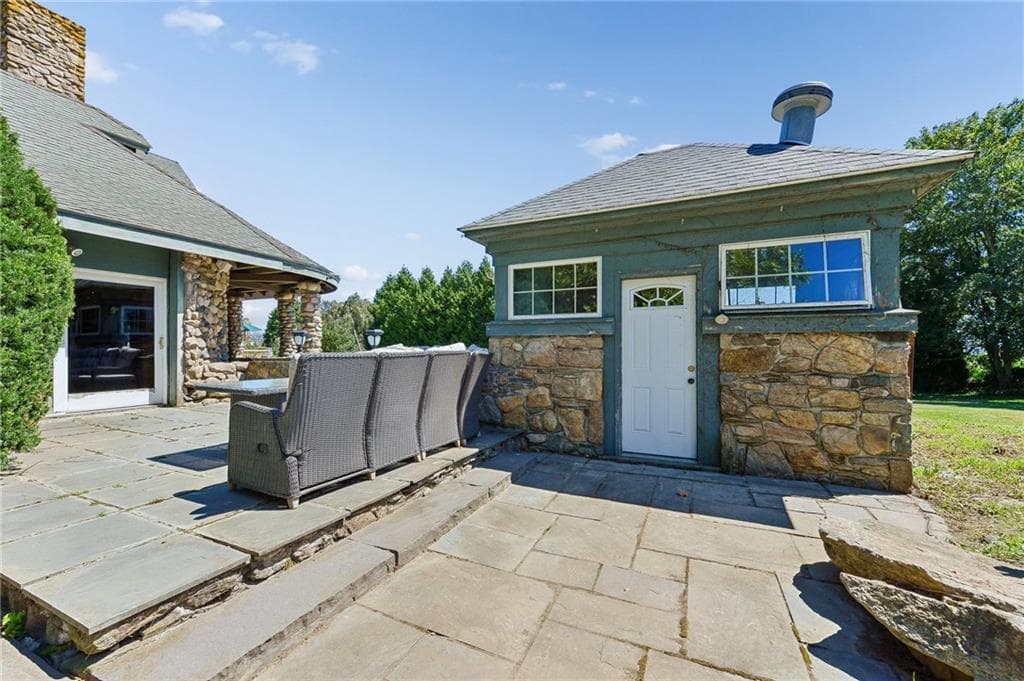 Single Family Residence at 25 Wildfield Farm Road, Narragansett, photo 6 of 50