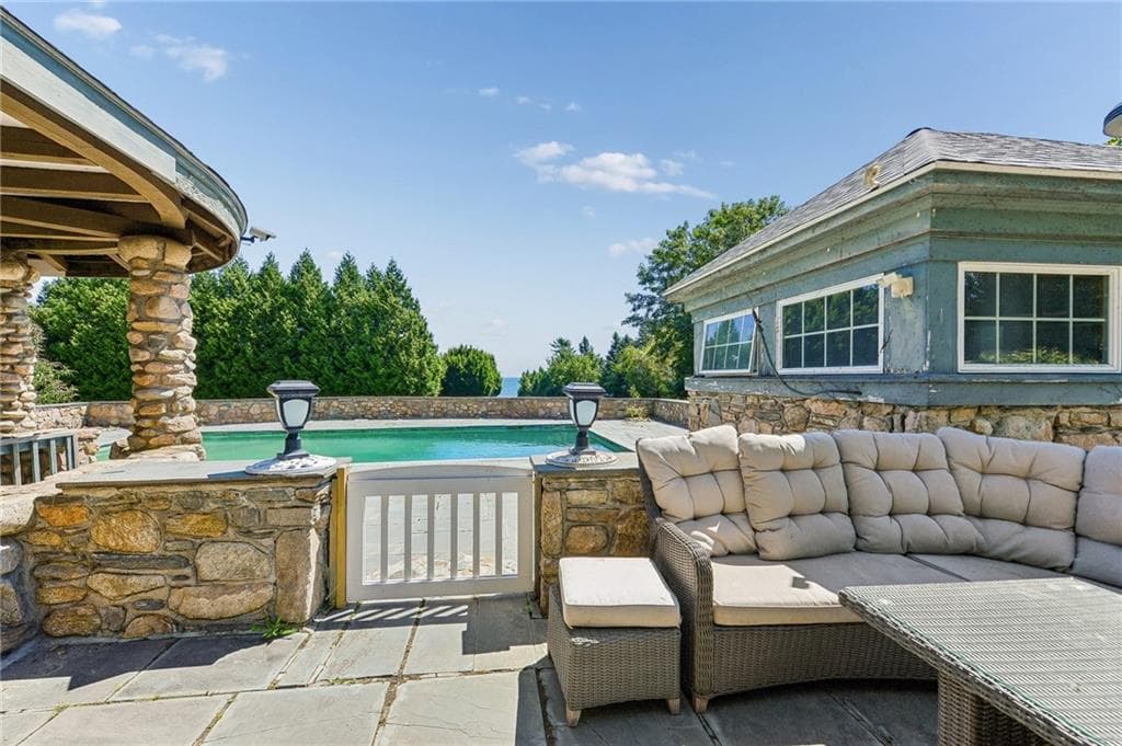Single Family Residence at 25 Wildfield Farm Road, Narragansett, photo 7 of 50