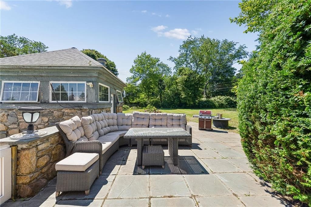 Single Family Residence at 25 Wildfield Farm Road, Narragansett, photo 8 of 50