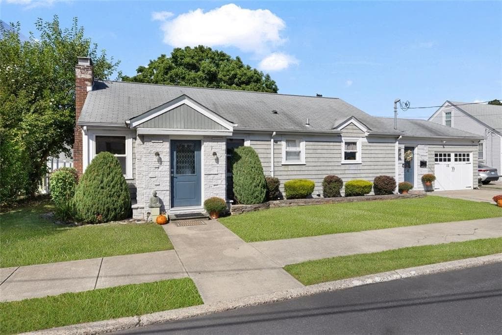 Single Family Residence at 12 Beverly Ann Drive, North Providence, photo 2 of 43