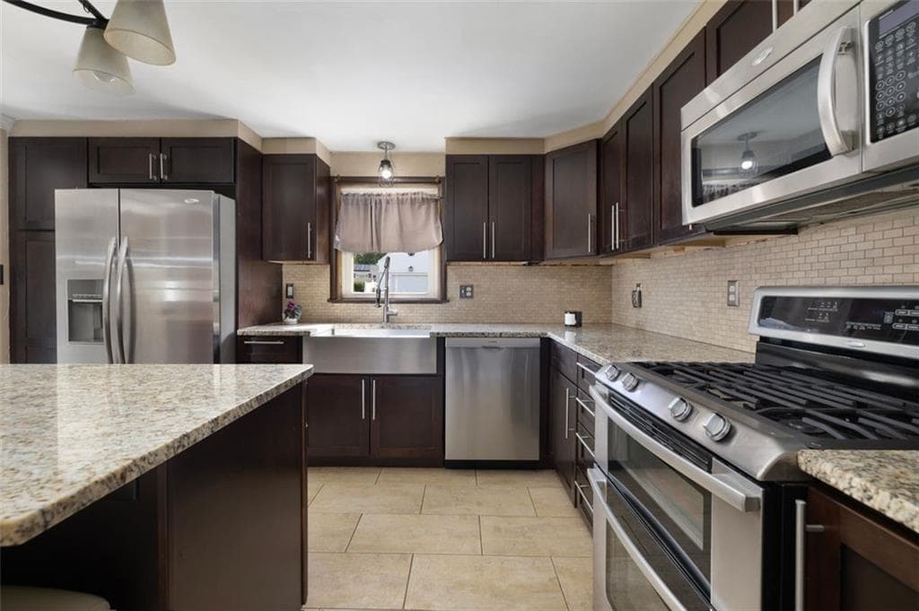 Single Family Residence at 12 Beverly Ann Drive, North Providence, photo 12 of 43