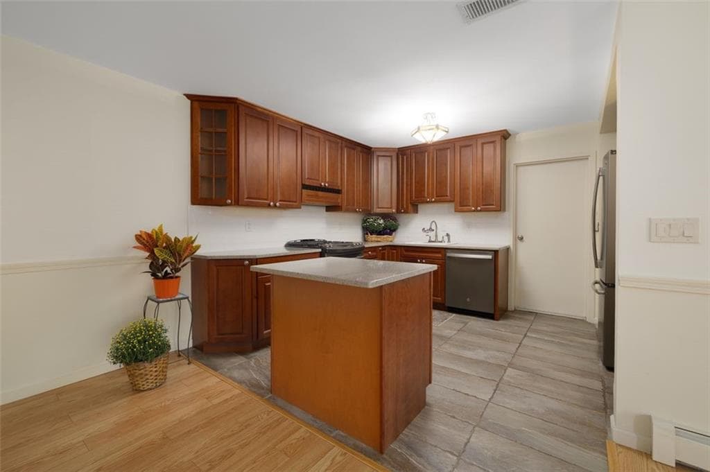 Condominium at 151 Edaville Court, Warwick, photo 6 of 47