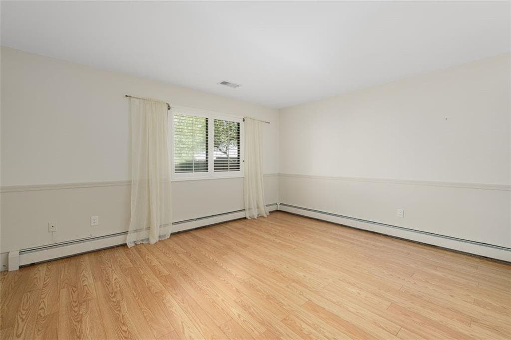 Condominium at 151 Edaville Court, Warwick, photo 14 of 47