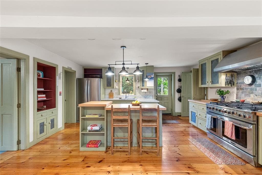 Single Family Residence at 462 Ledge Road, Seekonk, photo 13 of 46