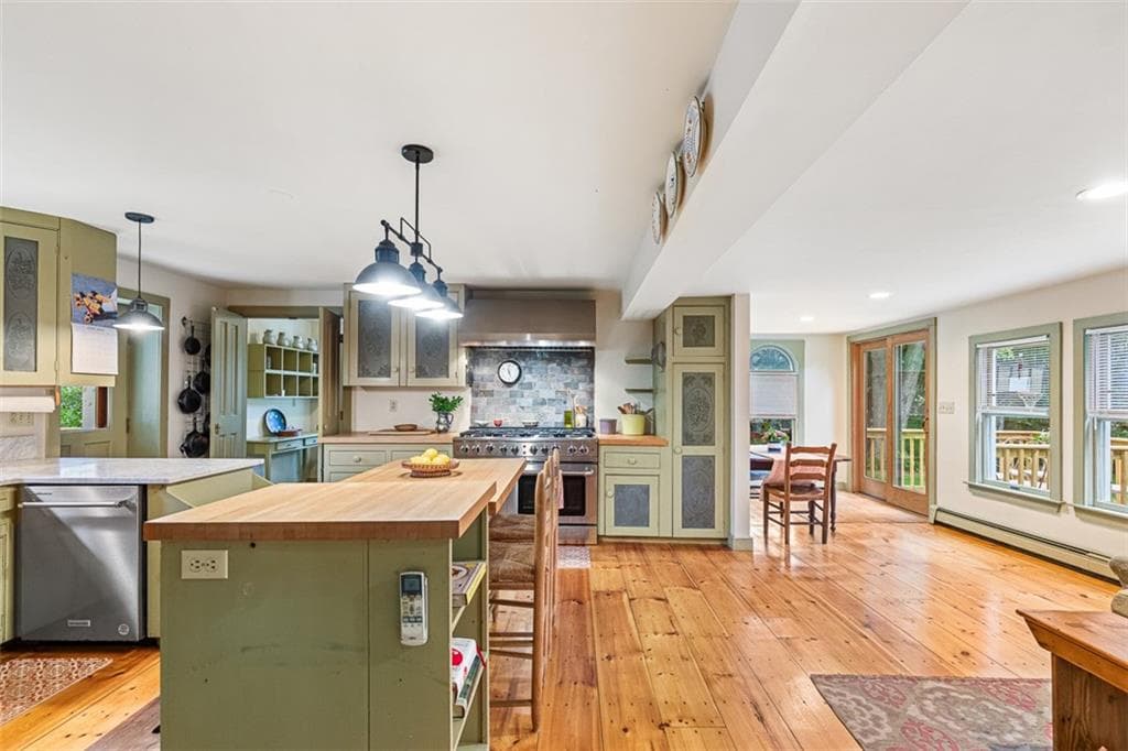 Single Family Residence at 462 Ledge Road, Seekonk, photo 12 of 46