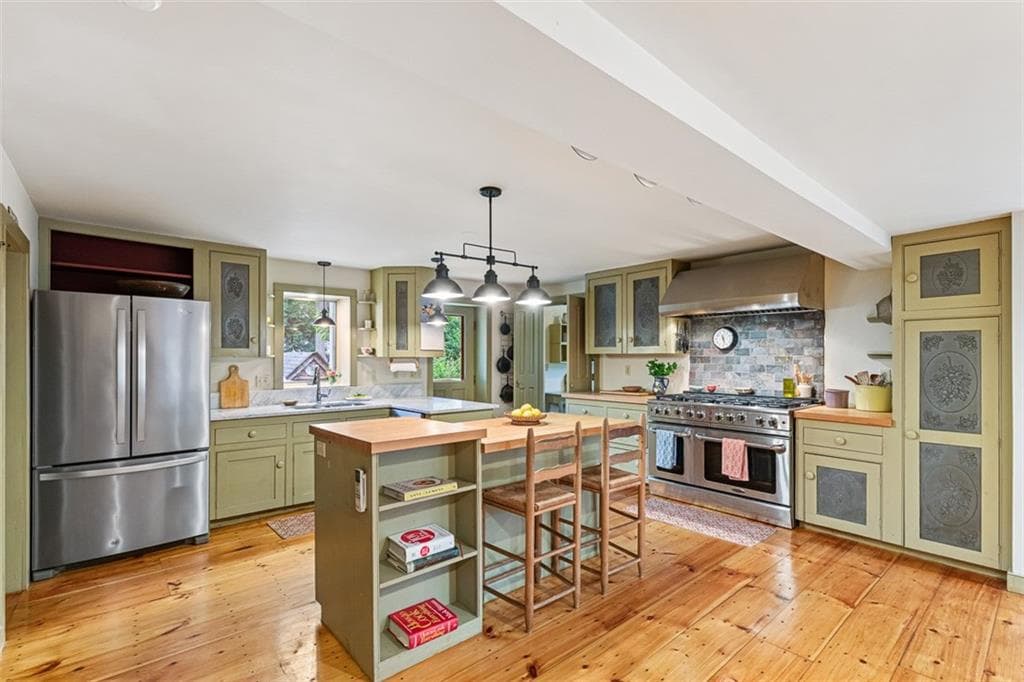 Single Family Residence at 462 Ledge Road, Seekonk, photo 11 of 46
