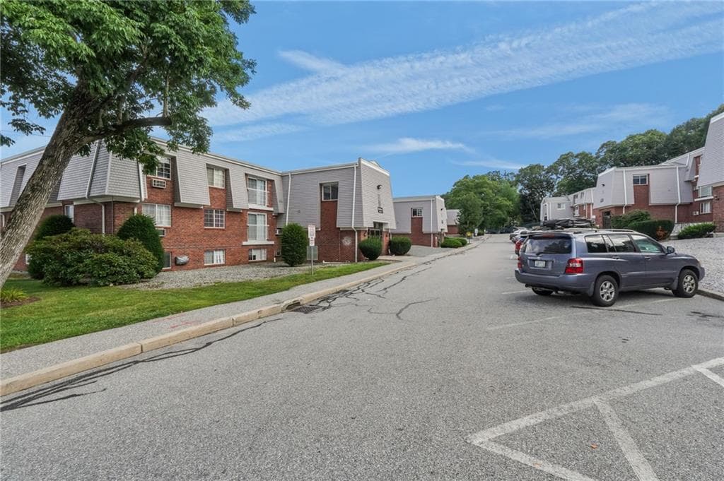 Condominium at 300 Smithfield Road UNIT 5-34, North Providence, photo 23 of 27