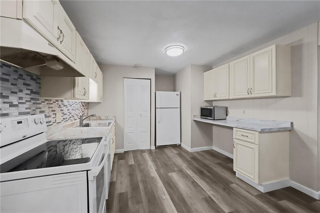 Condominium at 300 Smithfield Road UNIT 5-34, North Providence, photo 12 of 27