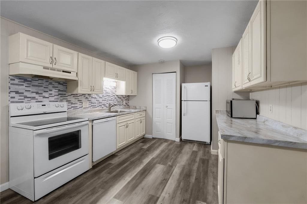 Condominium at 300 Smithfield Road UNIT 5-34, North Providence, photo 5 of 27