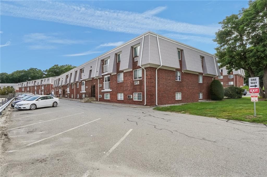 Condominium at 300 Smithfield Road UNIT 5-34, North Providence, photo 24 of 27