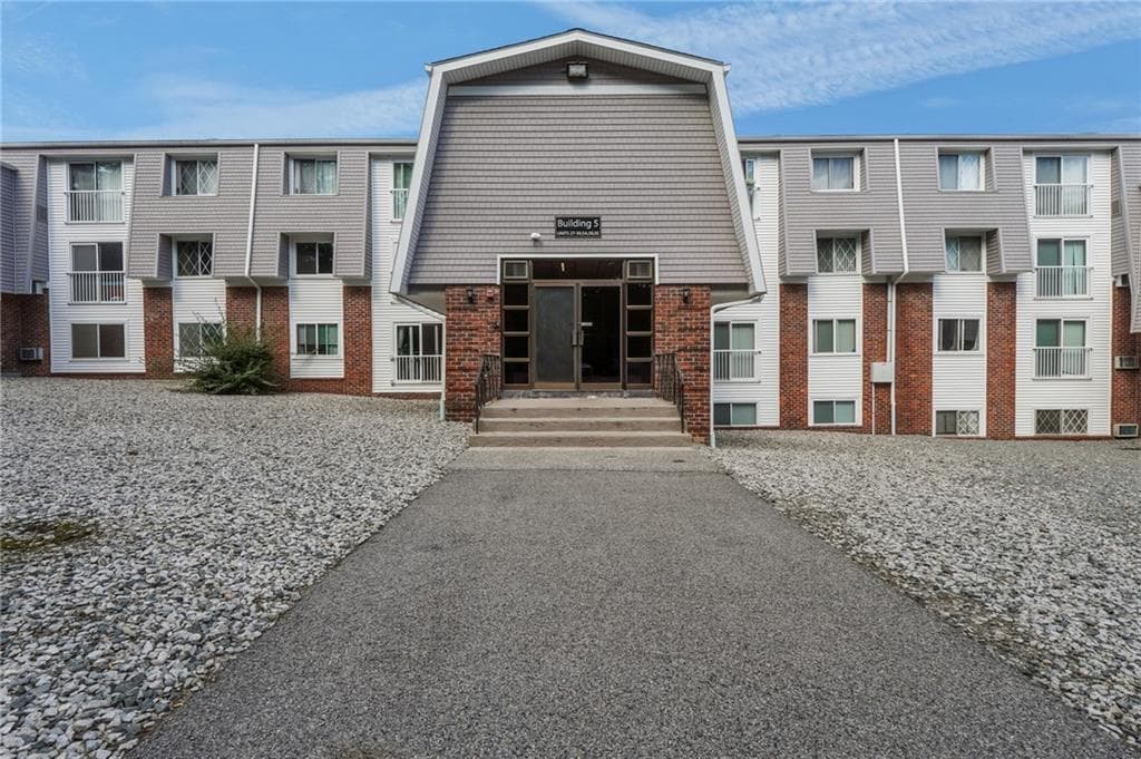 Condominium at 300 Smithfield Road UNIT 5-34, North Providence, photo 4 of 27