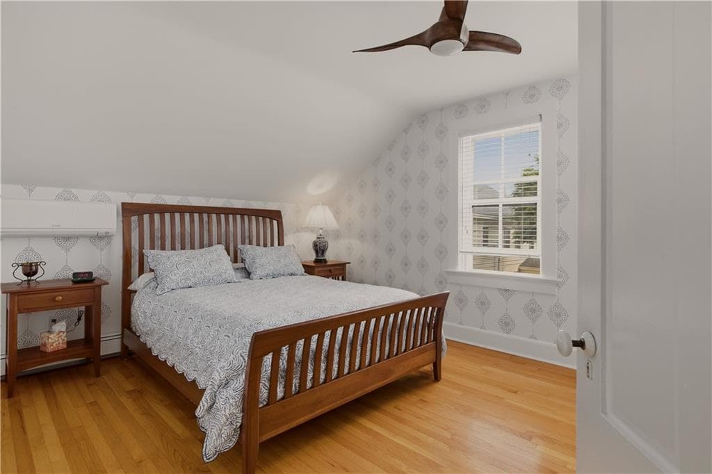 Single Family Residence at 72 Third Street, Newport, photo 20 of 45