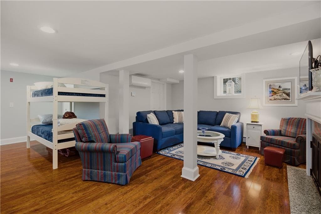 Single Family Residence at 72 Third Street, Newport, photo 29 of 45