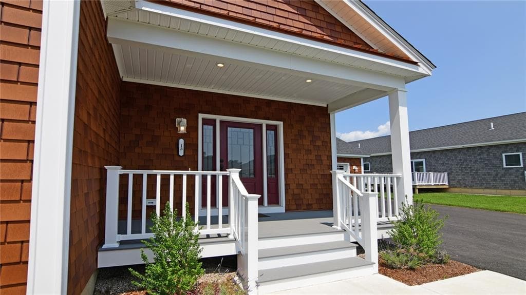 Condominium at 13 Bogey Circle, South Kingstown, photo 5 of 50