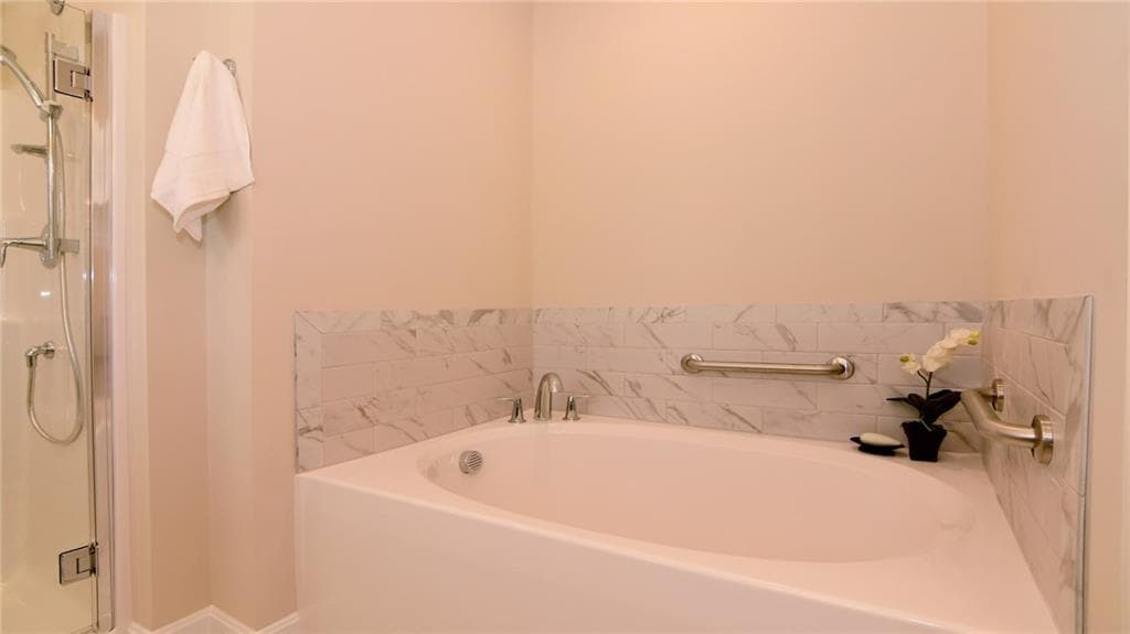 Condominium at 13 Bogey Circle, South Kingstown, photo 45 of 50