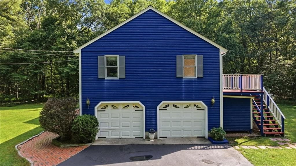 Single Family Residence at 122 Burlingame Road, Smithfield, photo 6 of 40