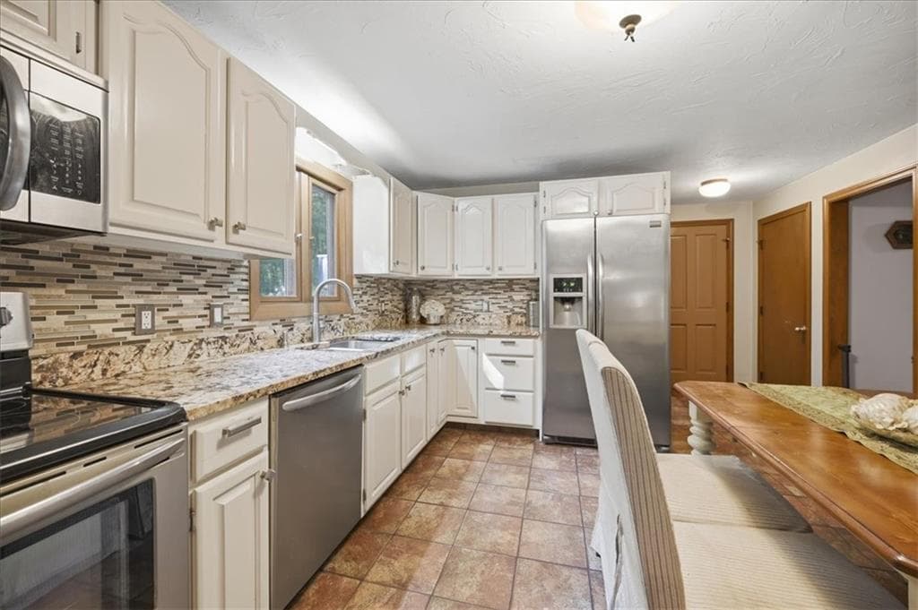 Single Family Residence at 122 Burlingame Road, Smithfield, photo 15 of 40