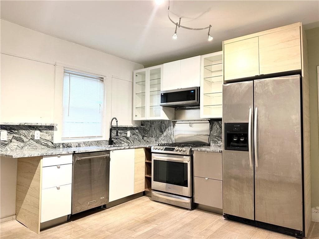 Multi Family at 137 Sutton Street, Providence, photo 22 of 39