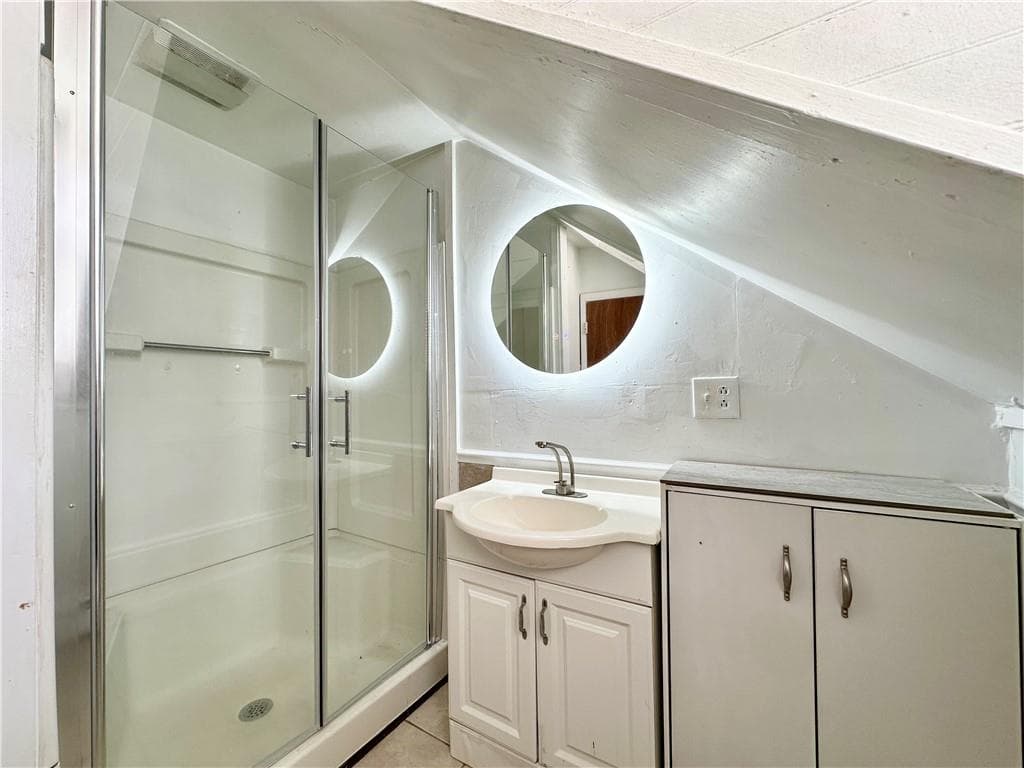 Multi Family at 137 Sutton Street, Providence, photo 9 of 39