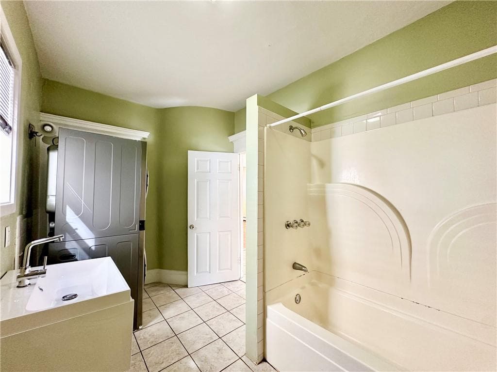 Multi Family at 137 Sutton Street, Providence, photo 25 of 39