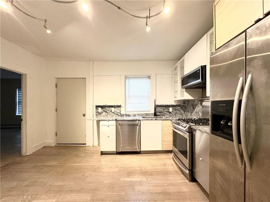 Multi Family at 137 Sutton Street, Providence, photo 21 of 39