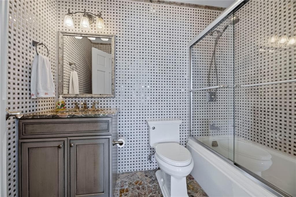 Condominium at 118 Bay Street UNIT 4, Westerly, photo 9 of 20