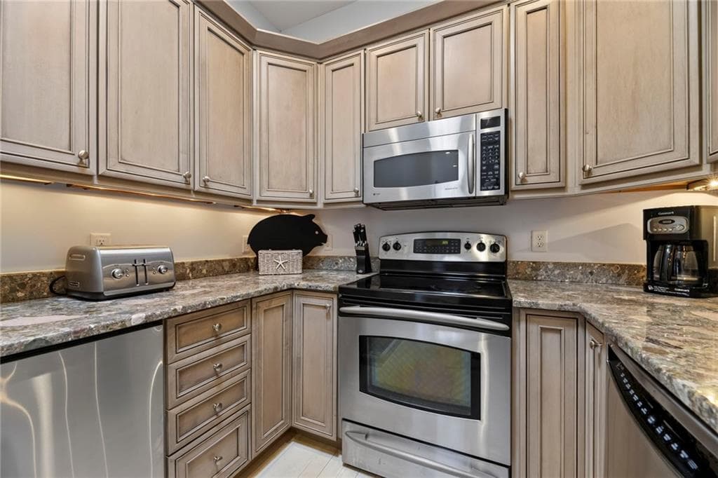 Condominium at 118 Bay Street UNIT 4, Westerly, photo 15 of 20