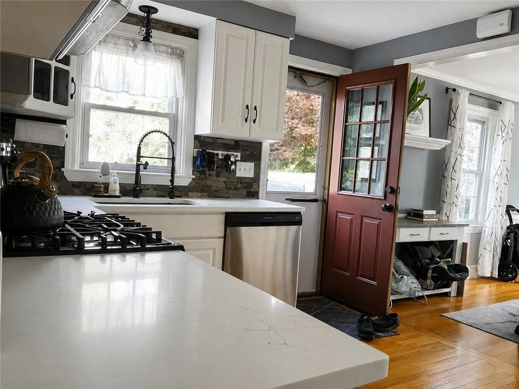 Single Family Residence at 61 Ann Mary Brown Drive, Warwick, photo 9 of 22