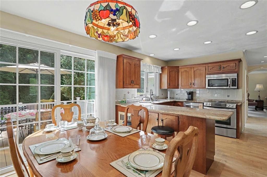 Single Family Residence at 88 Varnum Drive, Warwick, photo 14 of 50