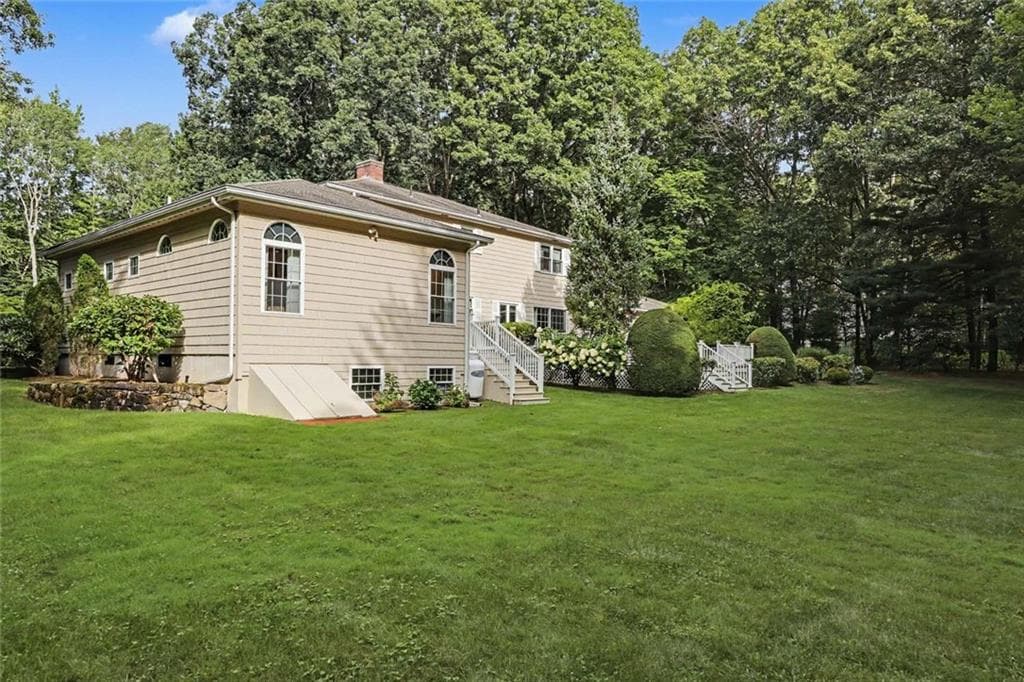 Single Family Residence at 88 Varnum Drive, Warwick, photo 45 of 50