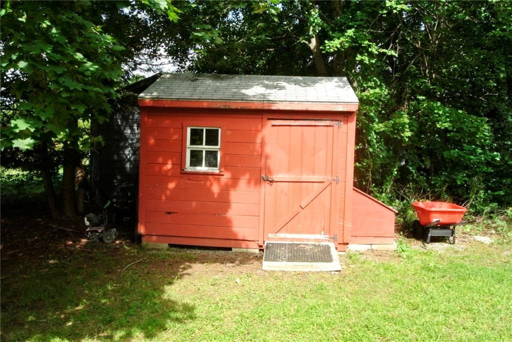 Single Family Residence at 34 Kelly Lane, Coventry, photo 6 of 33
