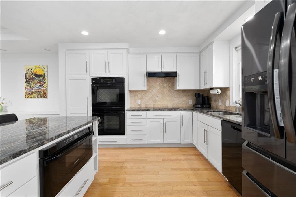 Condominium at 80 Meghan Lane, North Kingstown, photo 6 of 49