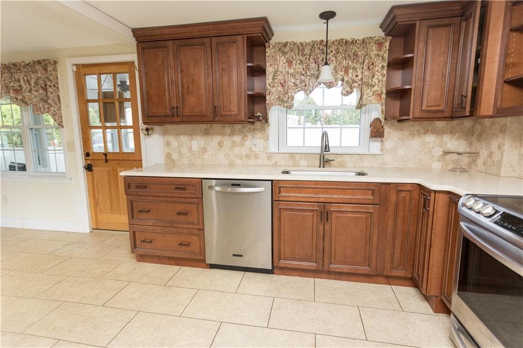 Single Family Residence at 499 Squantum Drive, Warwick, photo 3 of 42