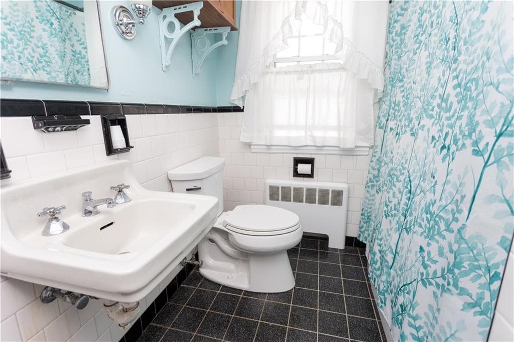 Single Family Residence at 499 Squantum Drive, Warwick, photo 20 of 42