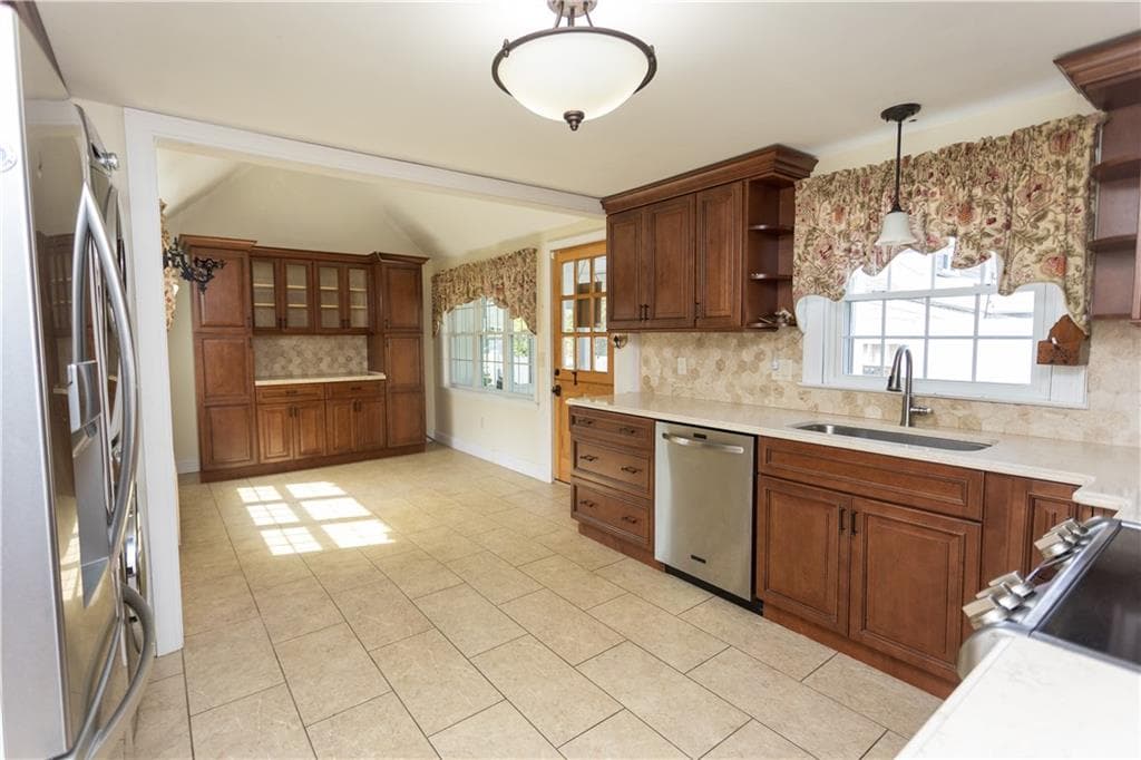 Single Family Residence at 499 Squantum Drive, Warwick, photo 4 of 42