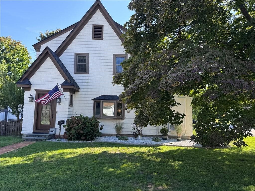 Single Family Residence at 102 Hillard Avenue, Warwick, photo 2 of 44