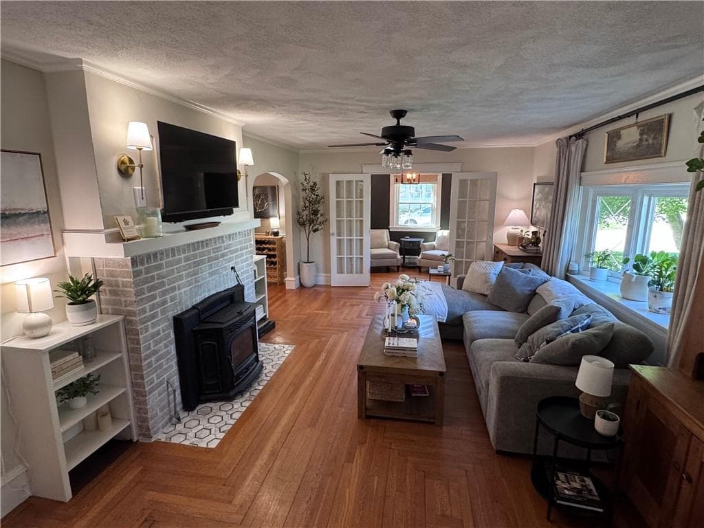 Single Family Residence at 102 Hillard Avenue, Warwick, photo 5 of 44