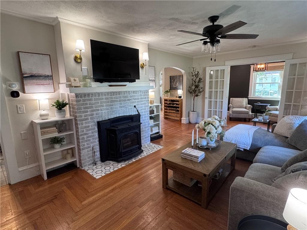 Single Family Residence at 102 Hillard Avenue, Warwick, photo 4 of 44