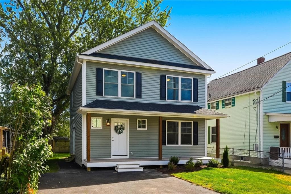 32 Adams Avenue