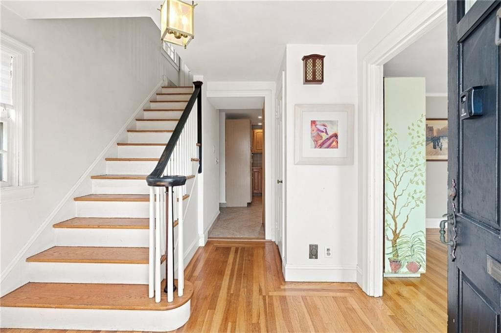 Single Family Residence at 77 Ausdale Road, Cranston, photo 2 of 44