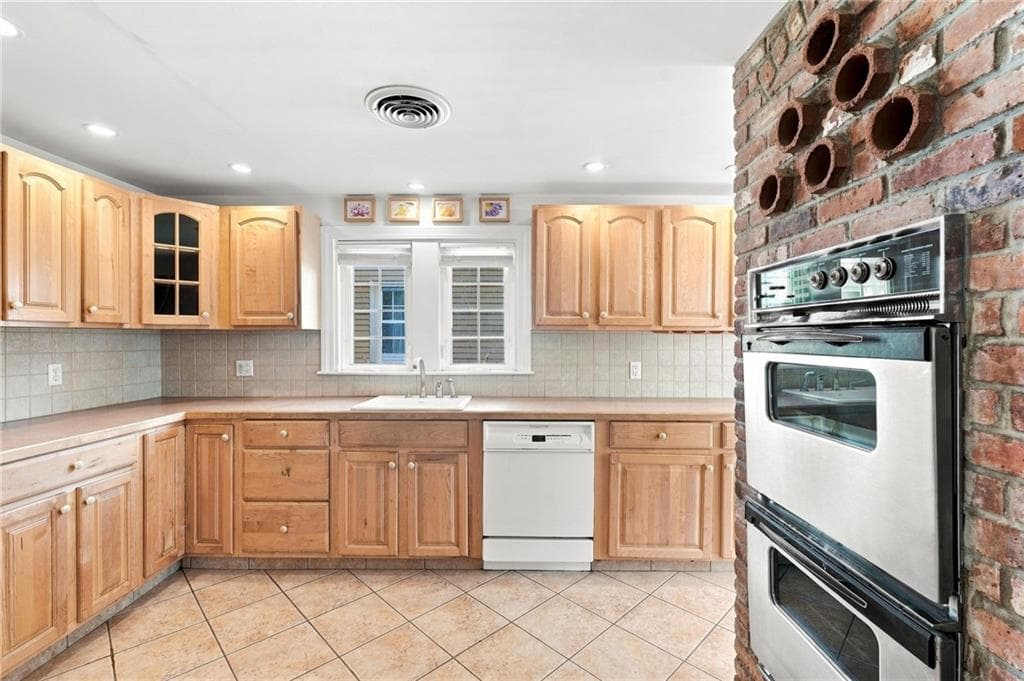 Single Family Residence at 77 Ausdale Road, Cranston, photo 13 of 44