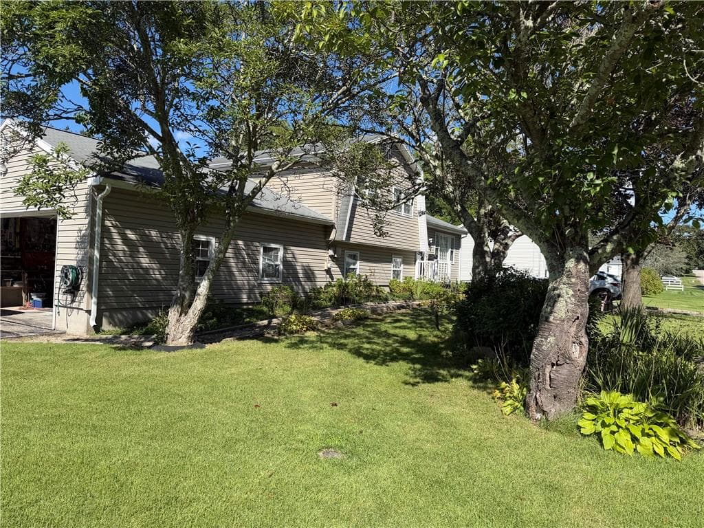 Single Family Residence at 39 Riverdale Road, Westerly, photo 5 of 8