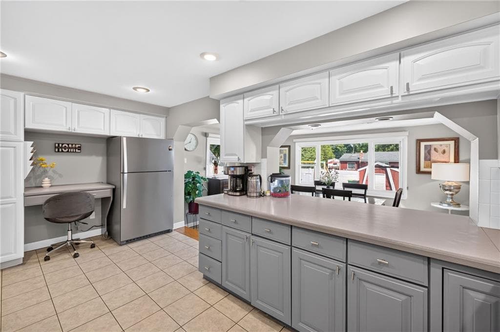 Single Family Residence at 215 Mendon Road, North Attleboro, photo 13 of 48