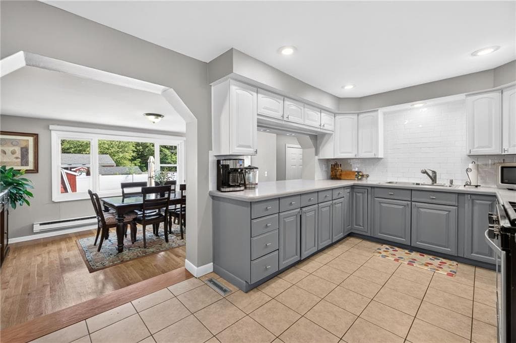 Single Family Residence at 215 Mendon Road, North Attleboro, photo 16 of 48