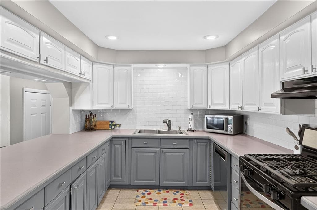 Single Family Residence at 215 Mendon Road, North Attleboro, photo 12 of 48
