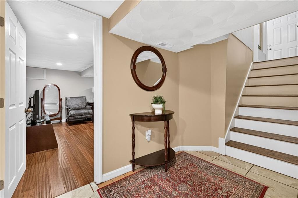 Single Family Residence at 215 Mendon Road, North Attleboro, photo 26 of 48