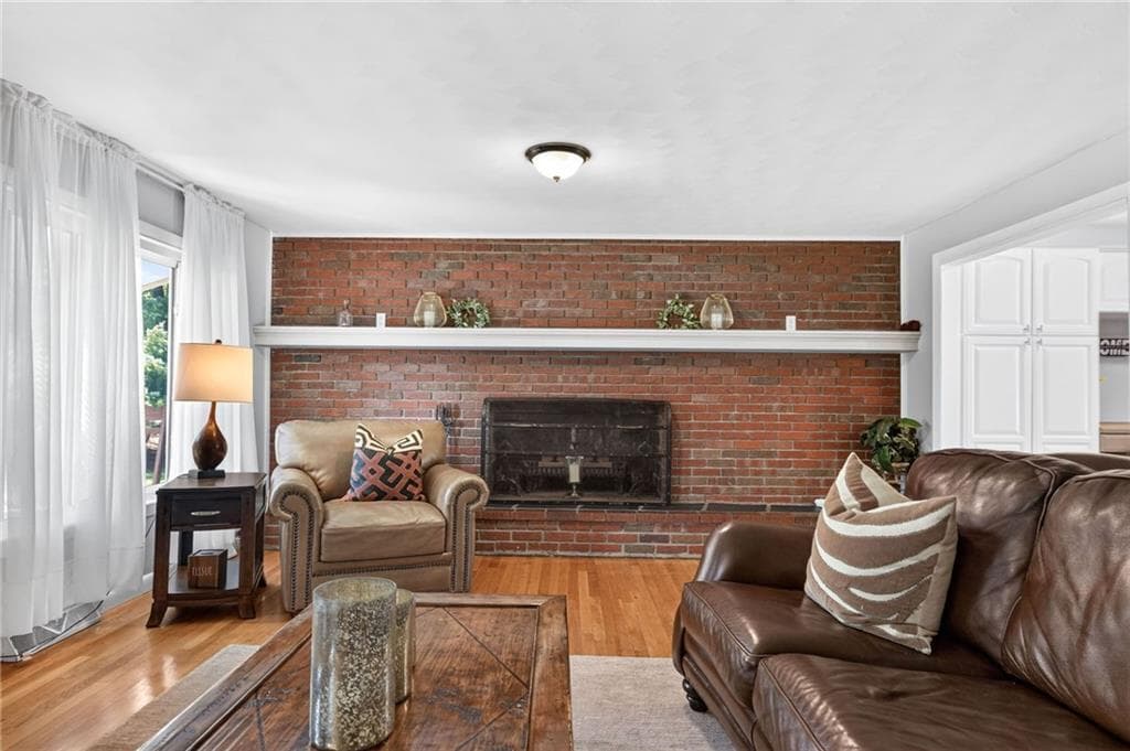 Single Family Residence at 215 Mendon Road, North Attleboro, photo 5 of 48