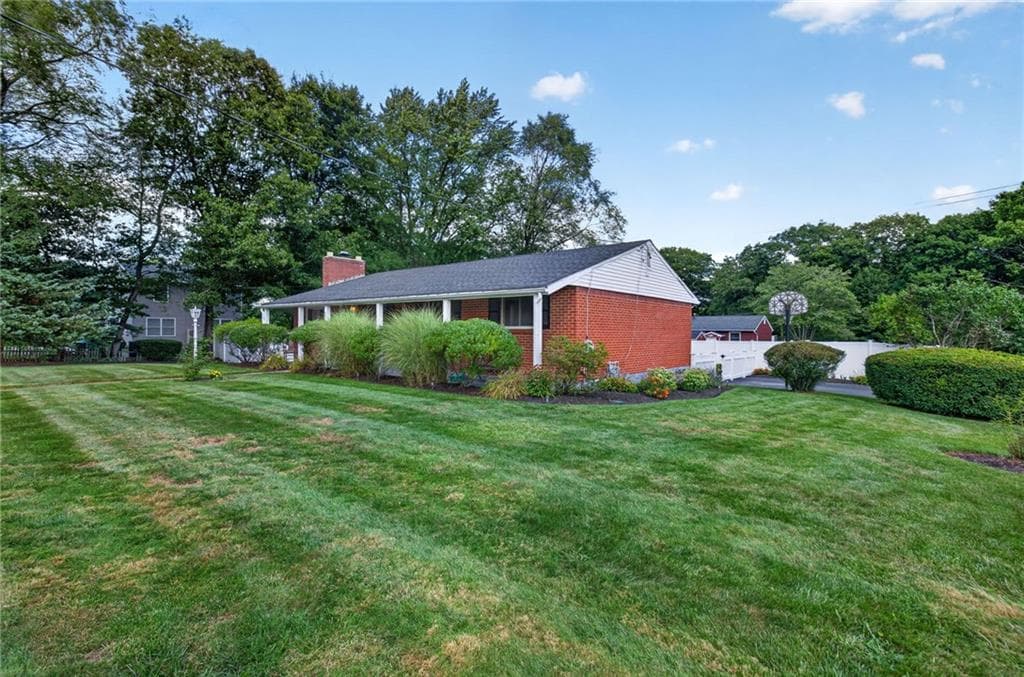 Single Family Residence at 215 Mendon Road, North Attleboro, photo 34 of 48