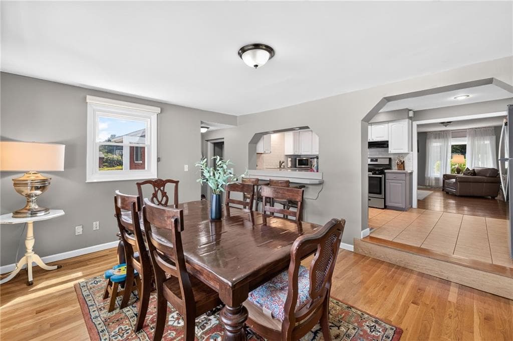 Single Family Residence at 215 Mendon Road, North Attleboro, photo 11 of 48