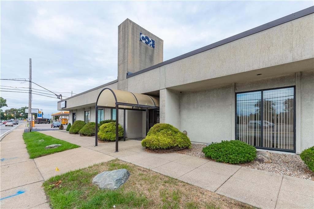 Commercial at 2224 Pawtucket Avenue, East Providence, photo 4 of 20